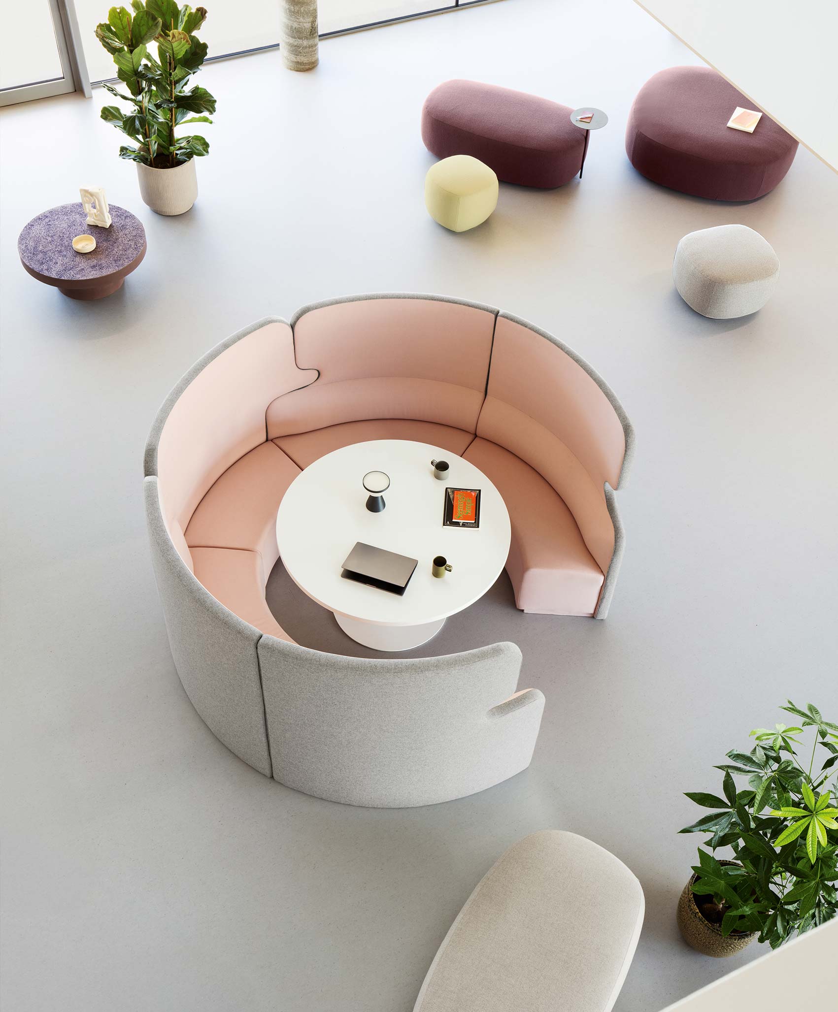 Aménagement de cafétéria et espace de pause d'entreprise avec assises design Milani à Genève